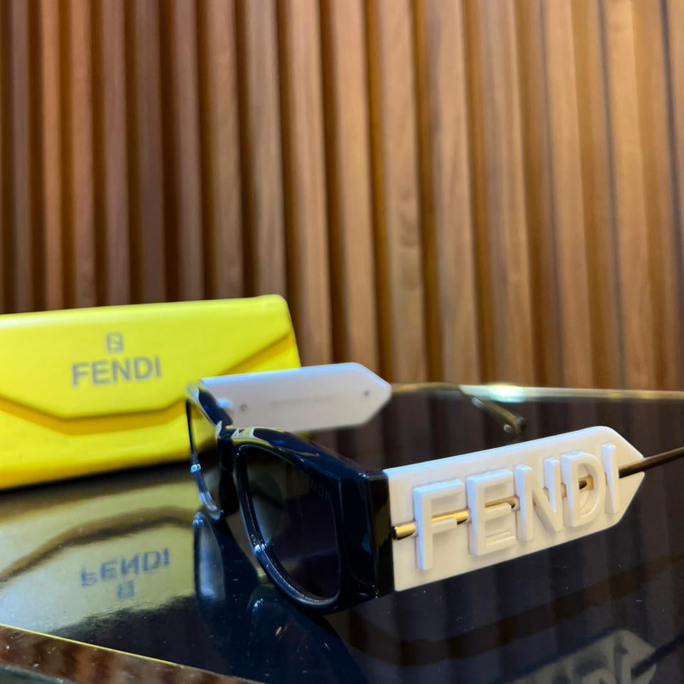 Fendi Fendigraphy FE40120I