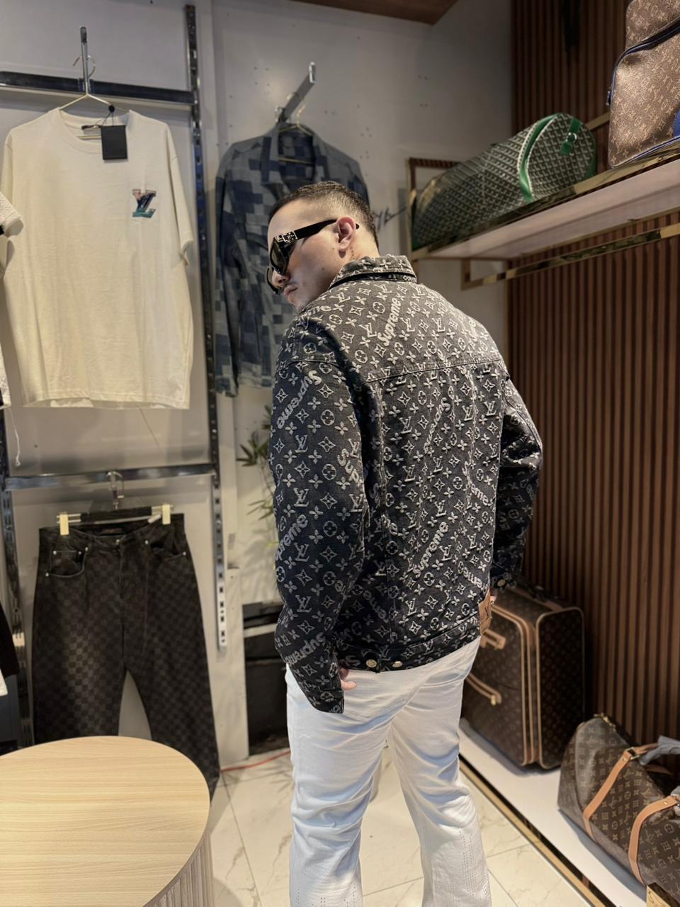 Louis Vuitton con motivo Monograma grabado